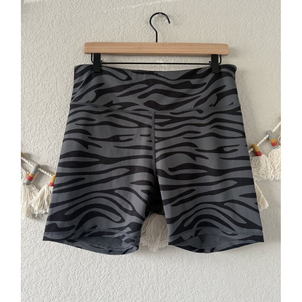 Zyia Active Zebra Printed High Rise Shorts Athletic Running Outdoor Gray XXL